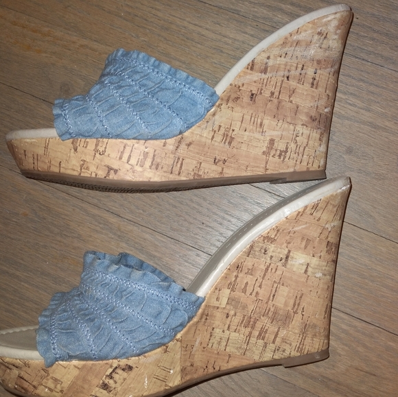 Charlotte Russe 4 1/2  inch Wedge Sandals - Picture 5 of 6